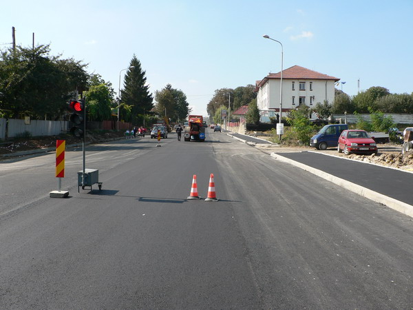 6 Asfaltare str Armatei9.jpg